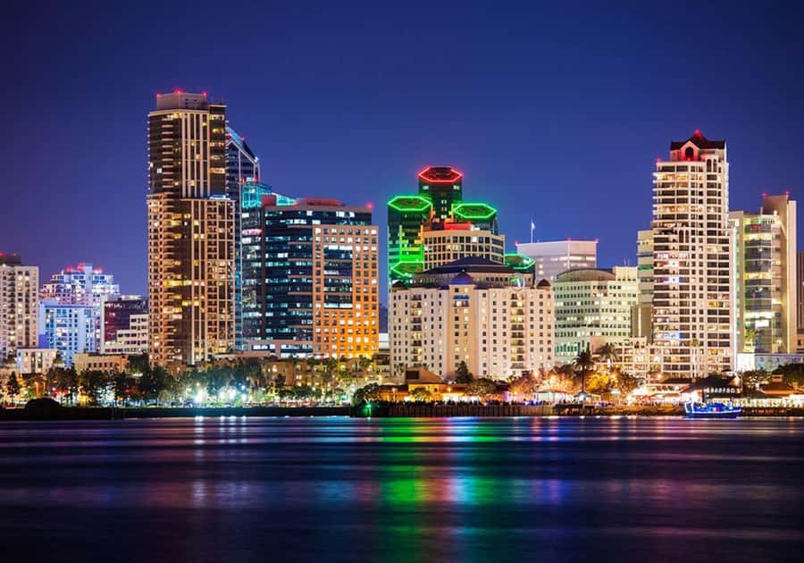 San Diego: Buffet Dinner Cruise with Drinks - A dinner cruise built around San Diego’s waterfront