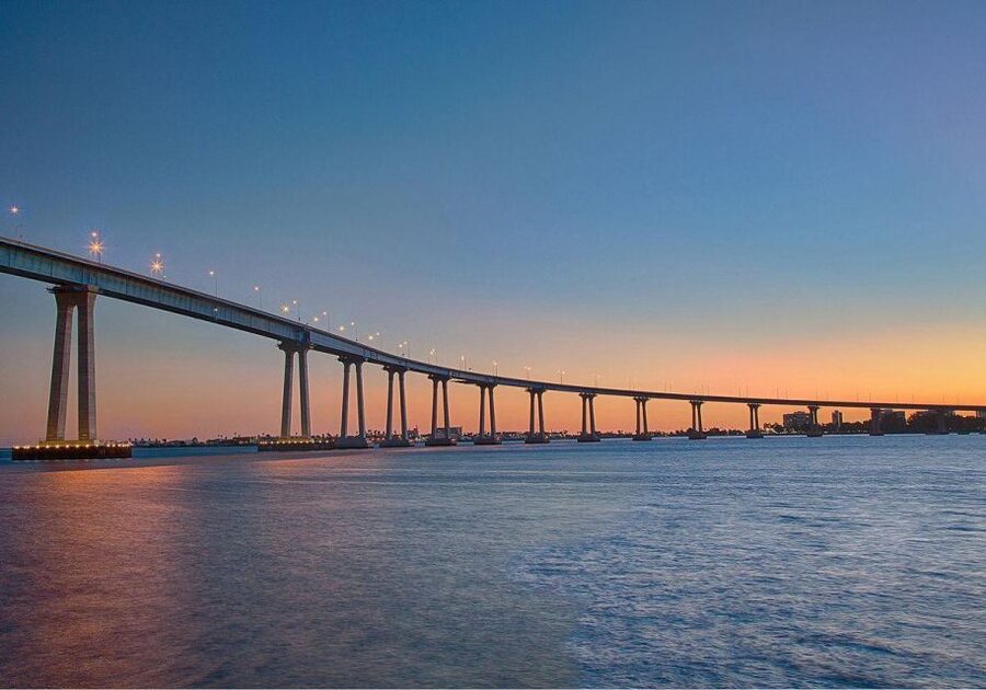 San Diego: Buffet Dinner Cruise with Drinks - Drinks, music, and the mood onboard