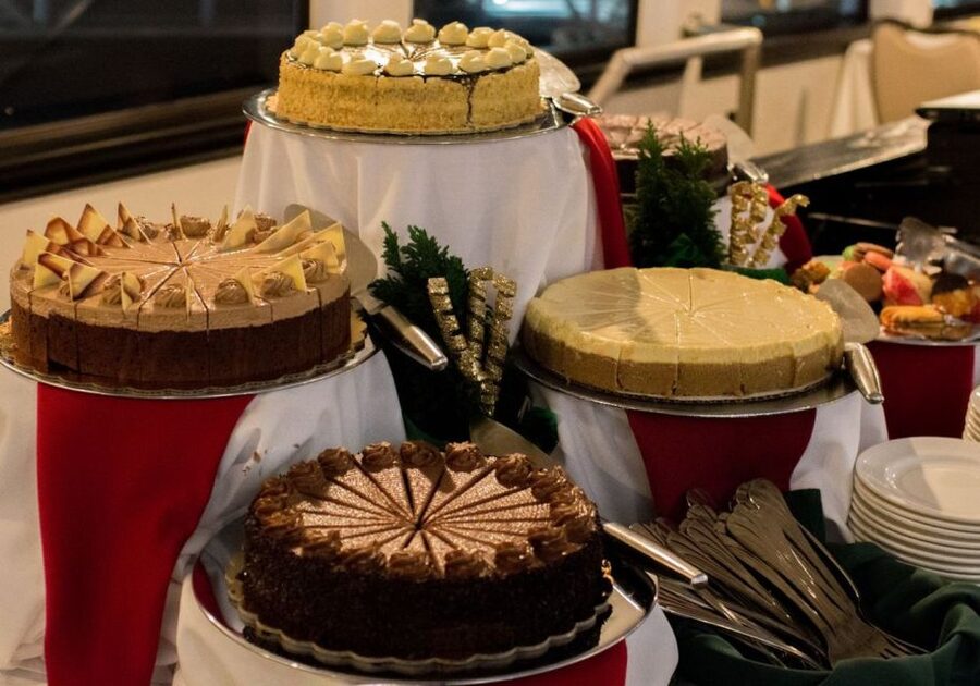 San Diego: Christmas Day Buffet Brunch or Dinner Cruise - The Christmas dinner menu: turkey, tri-tip, and salmon