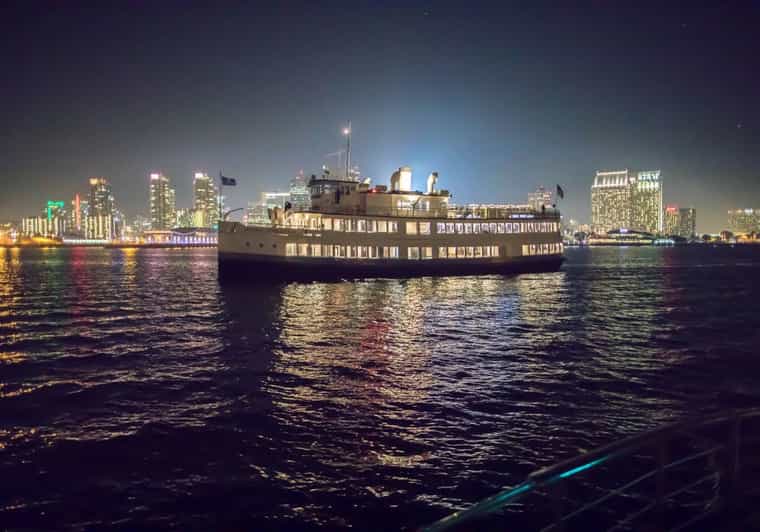 San Diego: New Year's Eve Early Buffet Dinner Cruise - The holiday buffet: plenty of choice, with a few strong main courses