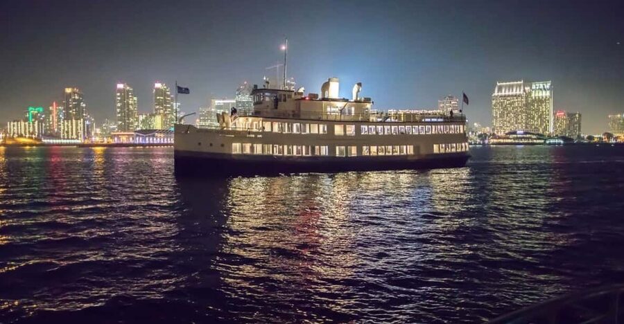 San Diego: New Year's Eve Early Buffet Dinner Cruise - A table of your own, not a crowded dinner line