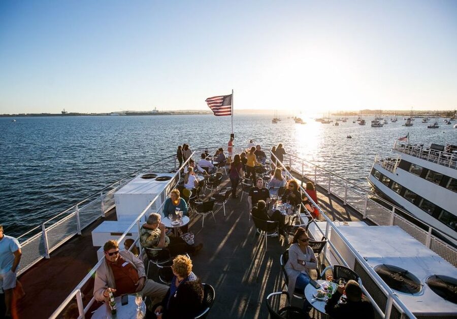 San Diego: New Year's Eve Gourmet Brunch or Dinner Cruise - Choosing between the four-course dinner and buffet brunch
