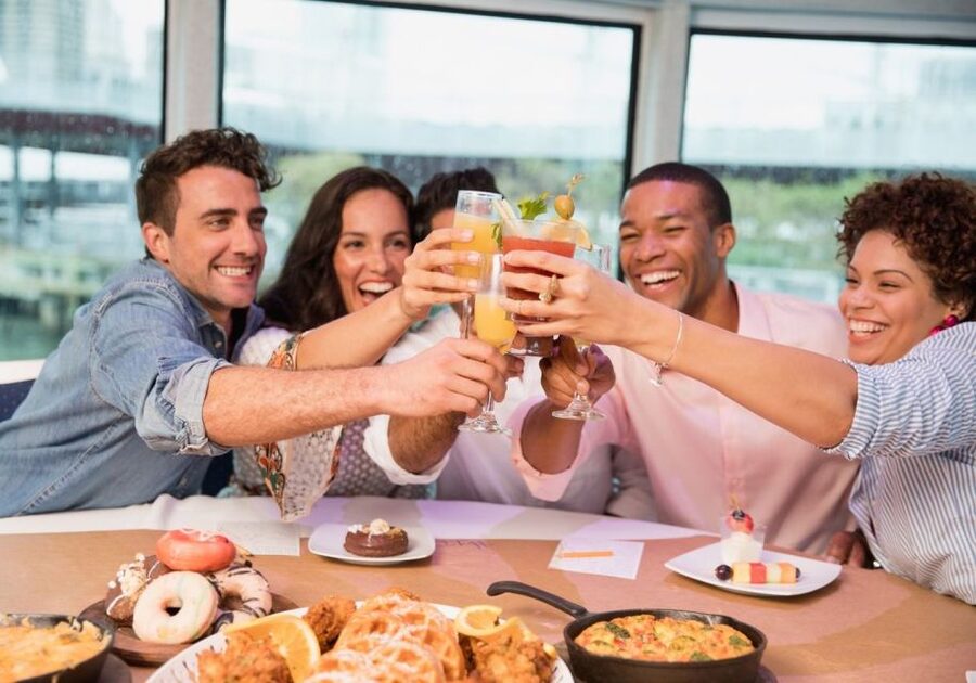 San Diego: Thanksgiving Day Buffet Brunch or Dinner Cruise - Brunch or dinner: choosing the better sailing