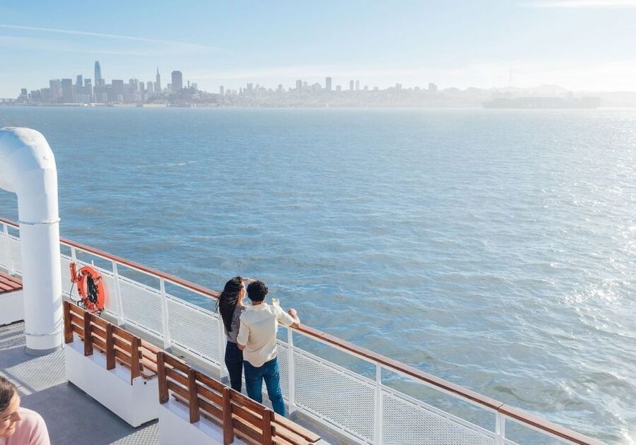San Francisco: Christmas Day Buffet Brunch or Dinner Cruise - Boarding for a two-hour holiday cruise