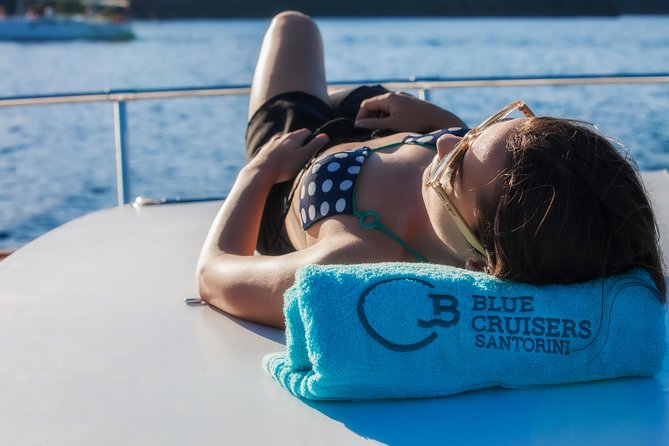 Santorini: Motor Yacht Sunset Cruise with 5-Course Dinner - The crew makes the difference
