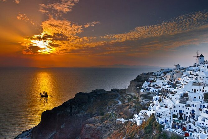 Santorini Sunset Dinner Cruise Including Nea Kameni Visit - Why this cruise works best at sunset