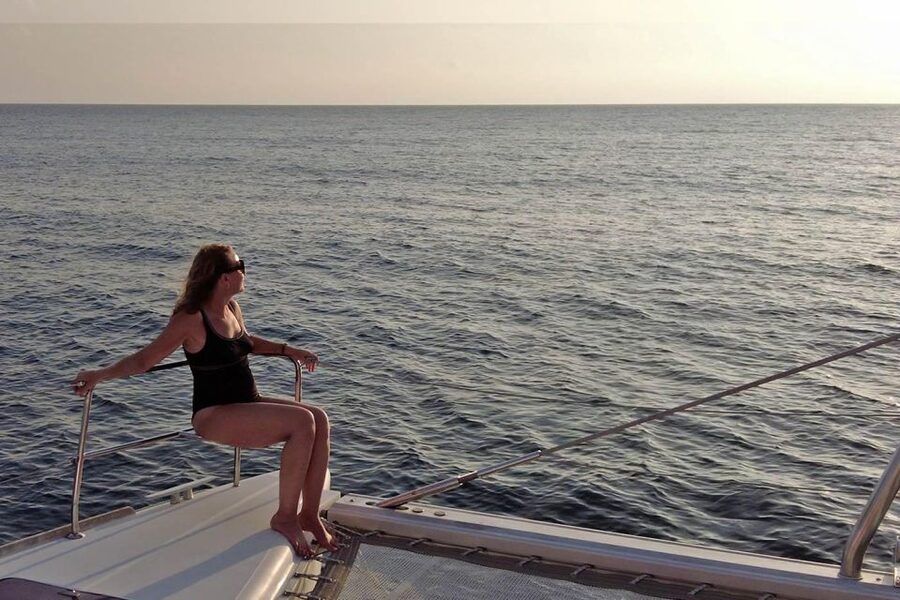 Santorini: Sunset Sailing Cruise, with Dinner and Drinks - The sunset return to Vlychada