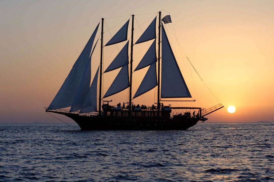 Santorini: Volcanic Sunset Cruise with Dinner - Dinner, drinks, and what is included