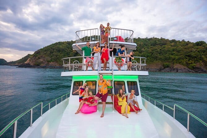Scenic Promthep & Krating Cape Dining Experience Cruise - Music, drinks, and the mood onboard