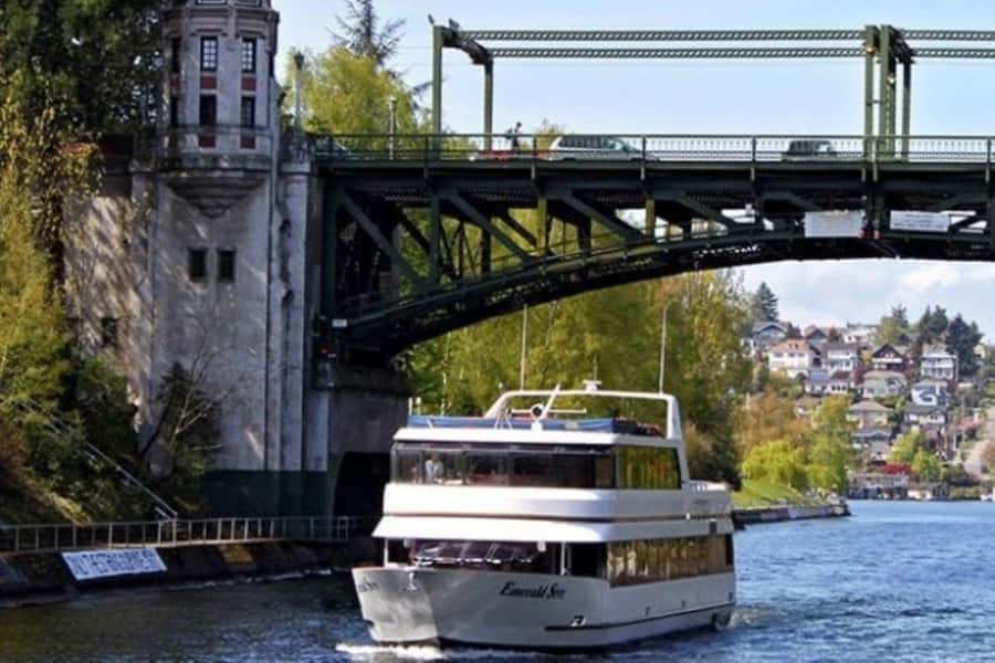 Seattle: Dinner Cruise Experience - Service, comfort, and the small details