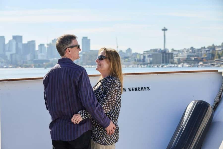 Seattle: Dinner Cruise Experience - Lake Union and Lake Washington from the yacht