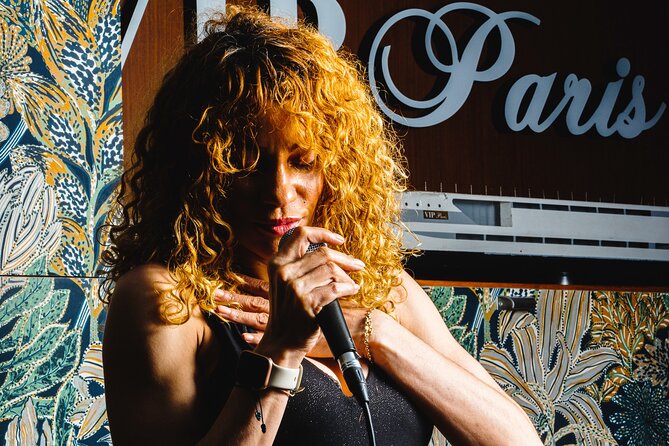 Seine River Dinner Cruise with Live Singer by VIP Yacht de Paris - A Paris night begins at Port de la Rapée
