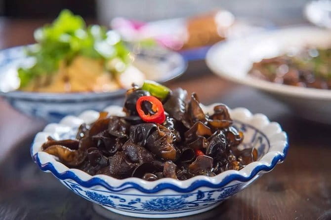 Shanghai by Night with Fine Local Dinner and VIP River Cruise Experiences - Is $142 per person good value?