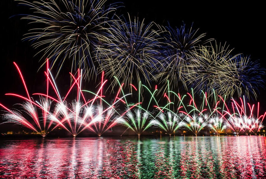 Sliema: Fireworks Festival Cruise with Dinner and Transfers - Why a boat is a smart way to see Malta’s fireworks