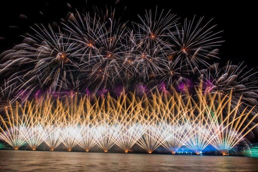 Sliema: Fireworks Festival Cruise with Dinner and Transfers - The fireworks from Valletta Grand Harbour