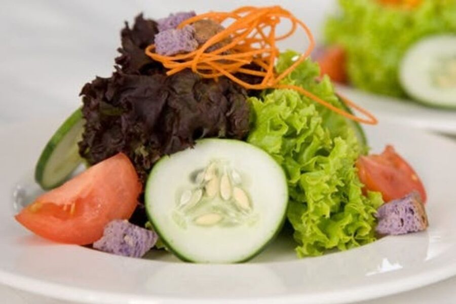 South Maui: Sunset Cruise with 4-Course Dinner and Drinks - A four-course menu with distinctly Hawaiian touches