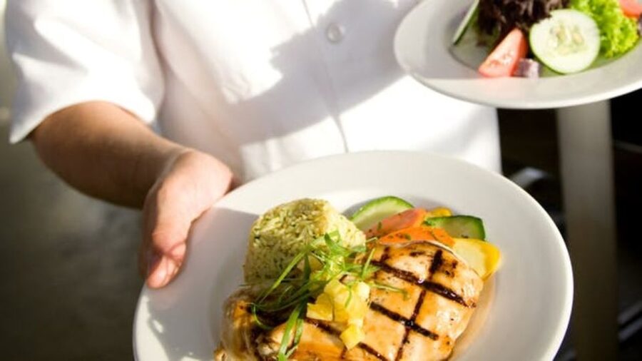 South Maui: Sunset Cruise with 4-Course Dinner and Drinks - How to make the most of the evening