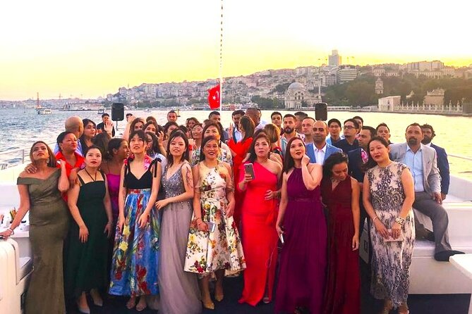 Sunset Cruise with Dinner in Bosphorus - Service and communication