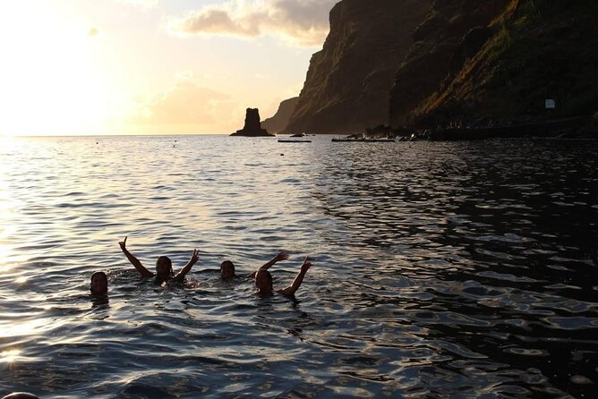 Sunset Cruise with Dinner on Board - A sunset cruise with more than a pretty view