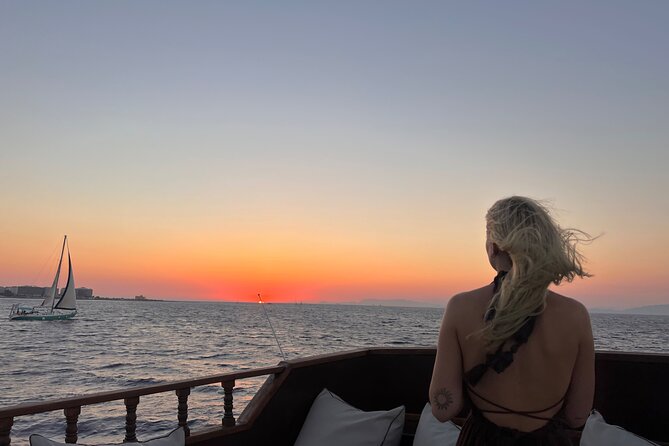Sunset Cruise with Greek BBQ & Unlimited Aperol Spritz, Beer Wine - How polished is the boat?