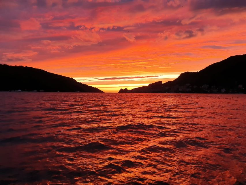 Sunset dinner boat tour in the Gulf of Poets - Swimming stops in the Marine Protected Area