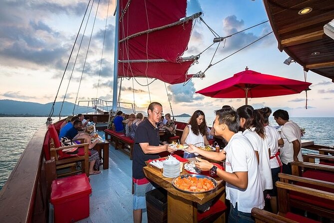 Sunset Dinner Cruise - Welcome snacks and drinks on the way out