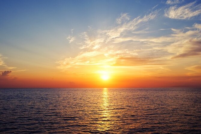 Sunset Dinner Cruise in Honolulu, Hawaii - The appeal of seeing Waikiki from the Pacific