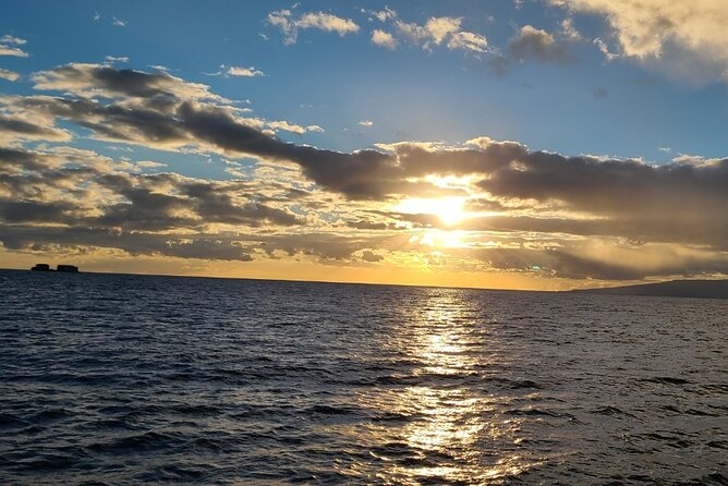 Sunset Dinner Cruise in Honolulu, Hawaii - What happens around Waikiki Beach and Diamond Head Lighthouse