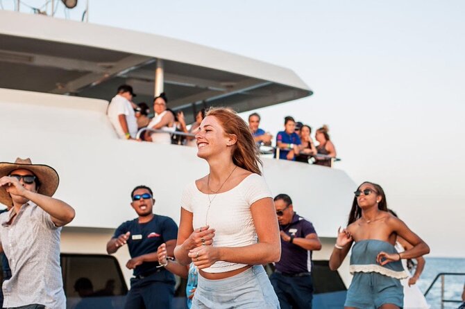 Sunset Dinner Cruise in Los Cabos - Booking, cancellation, and weather details