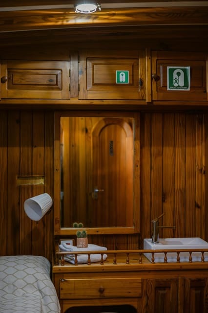 Sunset Dinner Cruise: Swim Stop, Drinks & Onboard Dining - Who should book this Athens Riviera evening