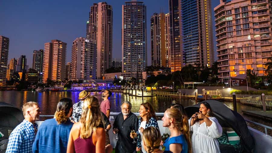 Surfers Paradise: Buffet Dinner Sightseeing Cruise - Should you book this Gold Coast dinner cruise?