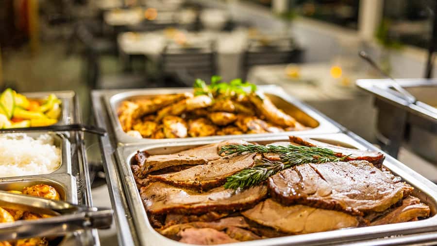 Surfers Paradise: Buffet Dinner Sightseeing Cruise - Live music and the pace of the evening