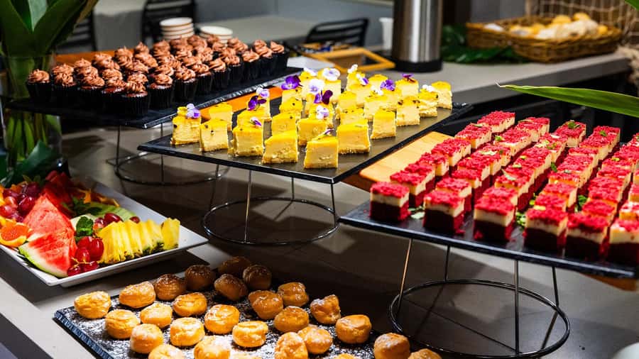 Surfers Paradise: Buffet Dinner Sightseeing Cruise - Useful booking details