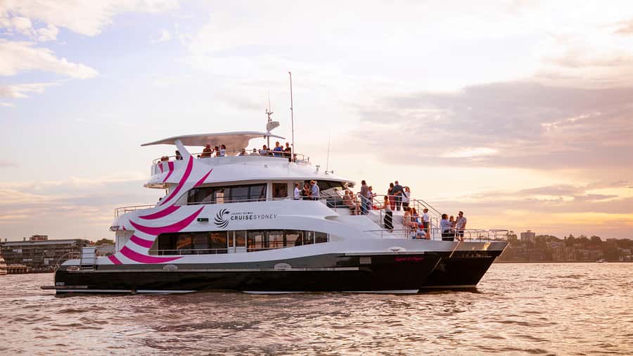 Sydney: 3-Course All Inclusive Dinner Harbour Cruise - A three-course meal with a New South Wales focus