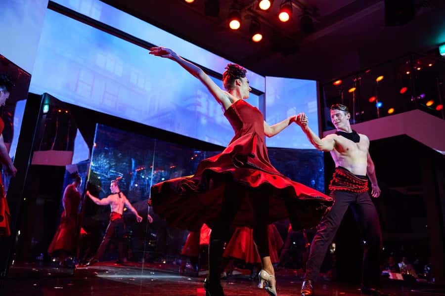 Sydney Harbour: Cabaret Cruise with 3-Course Dinner - The first harbour circuit: bridge, Quay, and Opera House
