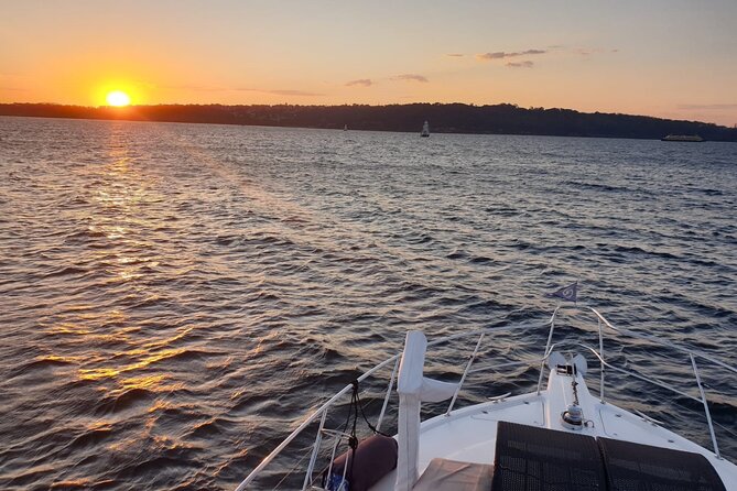 Sydney Harbour Discovery Dinner Cruise Scenic Sights and Buffet - Dinner With the Harbour Moving Past Your Window