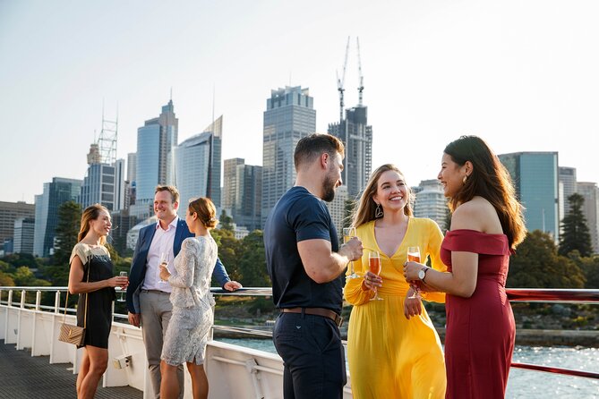 Sydney Harbour Starlight Dinner Cruise from Circular Quay - Weekend music adds a different mood