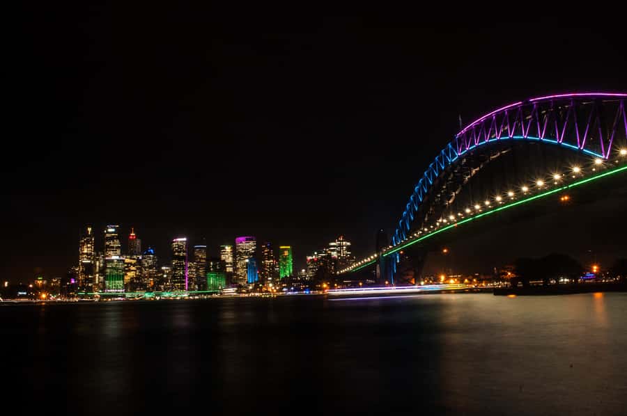 Sydney: Vivid Festival of Light Harbor Cruise with Dinner - How to plan the evening
