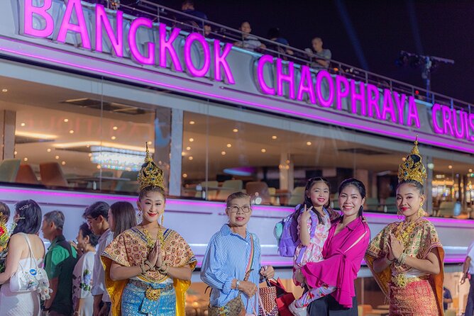 The Newest Luxury 5 Star Bangkok Chaophraya Dinner Cruise - What happens at Asiatique before boarding