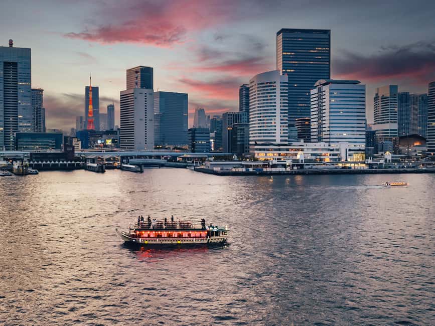 Tokyo Dinner Cruise & Tradition Show & Drinks & Tokyo Tower - Guides who add warmth and practical help