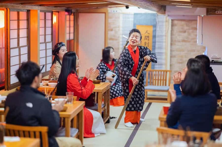Tokyo: Yakatabune Dinner Cruise with Japanese Show & Drinks - What dinner is like on board