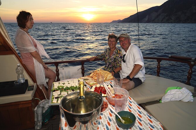 Tour of Apericena at Sunset and Dinner on Boat - Crossing the Gulf of Poets toward Porto Venere