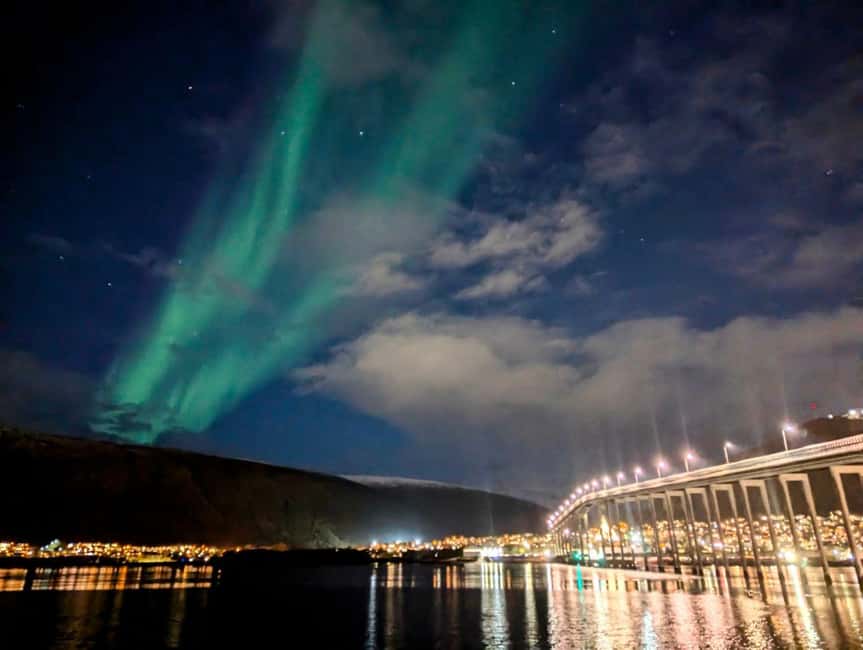 Tromsø: Evening dinner cruise with possible northern lights - Check-in at 5:30 PM and departure at 6