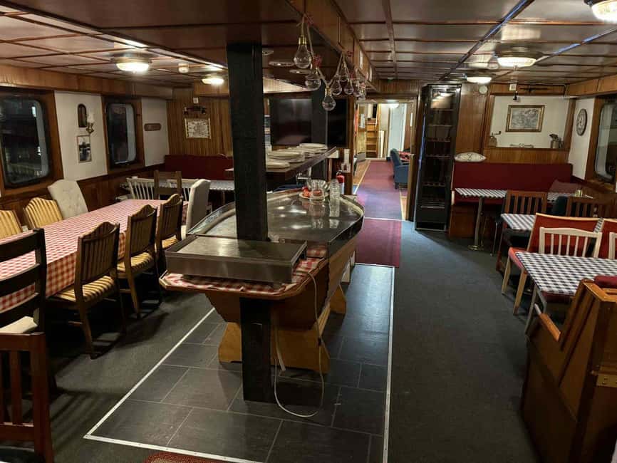Tromsø: Evening dinner cruise with possible northern lights - Who will enjoy this cruise most