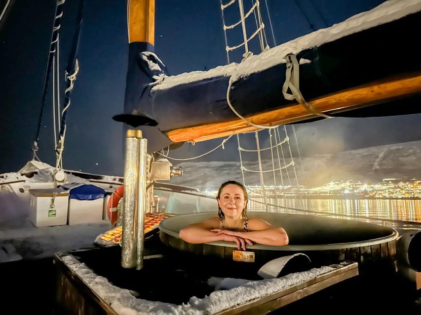 Tromso: Luxury Northern Lights Cruise with Hot Tub & Dinner - Key points at a glance