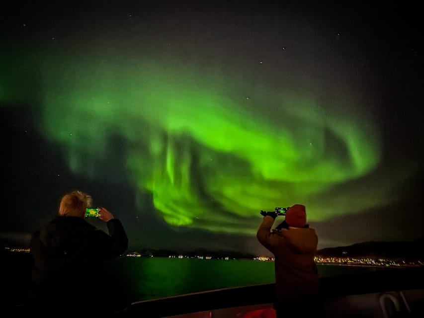 Tromso: Luxury Northern Lights Cruise with Hot Tub & Dinner - What the hot tub is really like