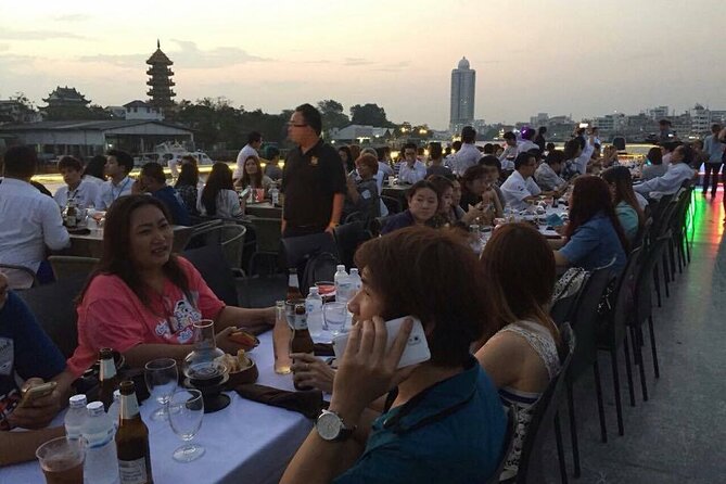 Twilight Dinner Cruise Along Chao Phraya River in Bangkok - The buffet: broad choice, mixed expectations