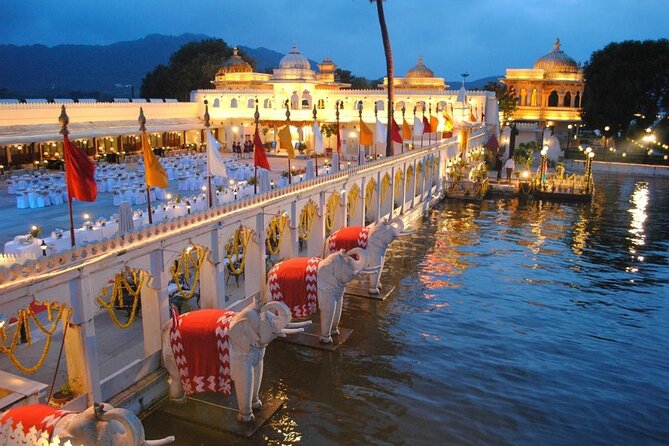Udaipur: Jag Mandir Island Dinner with Boat Ride transfers - Hotel pickup keeps the evening simple