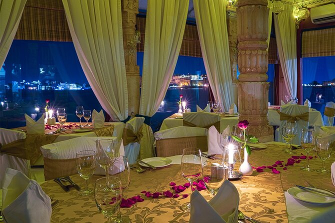 Udaipur: Jag Mandir Island Dinner with Boat Ride transfers - The best views come after the city lights appear