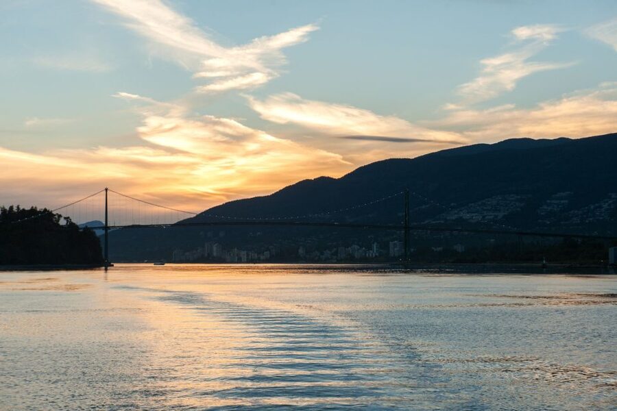 Vancouver: Evening Cruise with Dinner Buffet - Picking the best seat for your evening